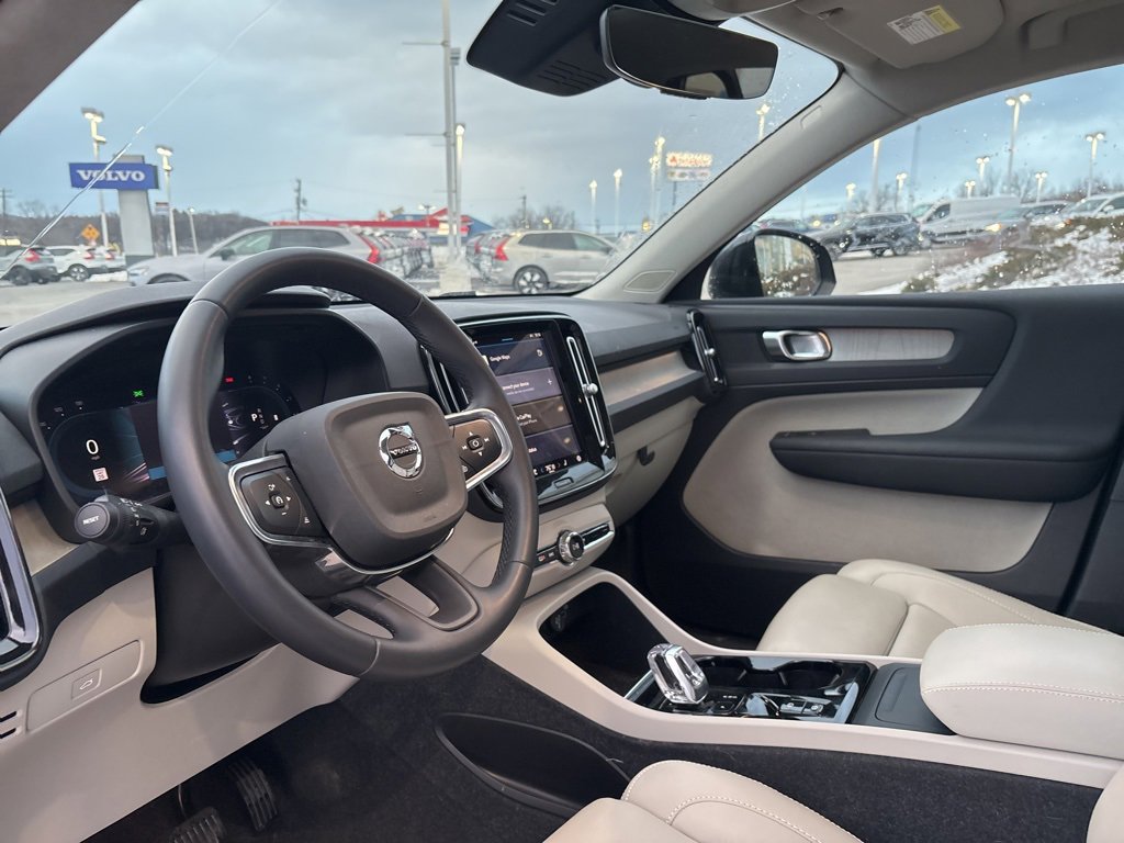 Certified 2023 Volvo XC40 B5 Plus w/ Protection Package Premier image 16