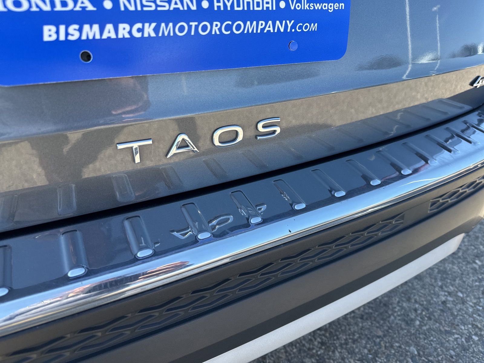 Certified 2024 Volkswagen Taos SE w/ Panoramic Sunroof Package image 5