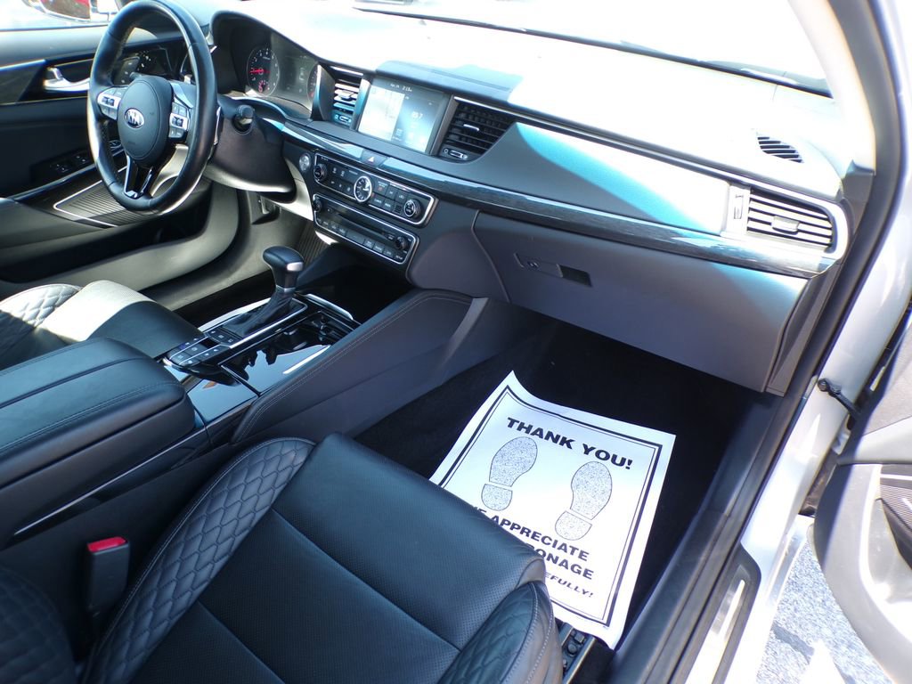 Used 2017 Kia Cadenza Limited FWD image 14
