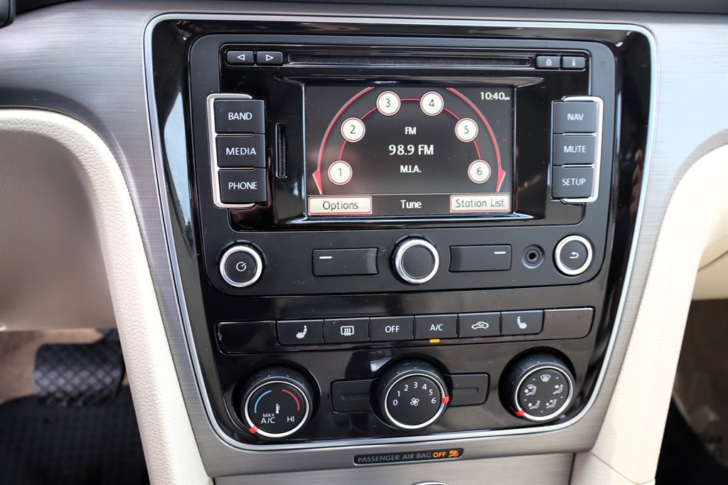 Used 2014 Volkswagen Passat TDI SE FWD image 24