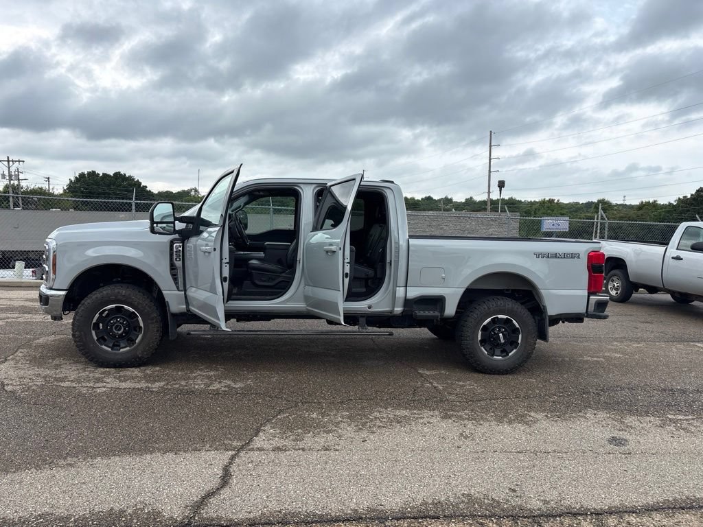 Used 2025 Ford F250 Lariat w/ Lariat Ultimate Package AWD/4WD image 4