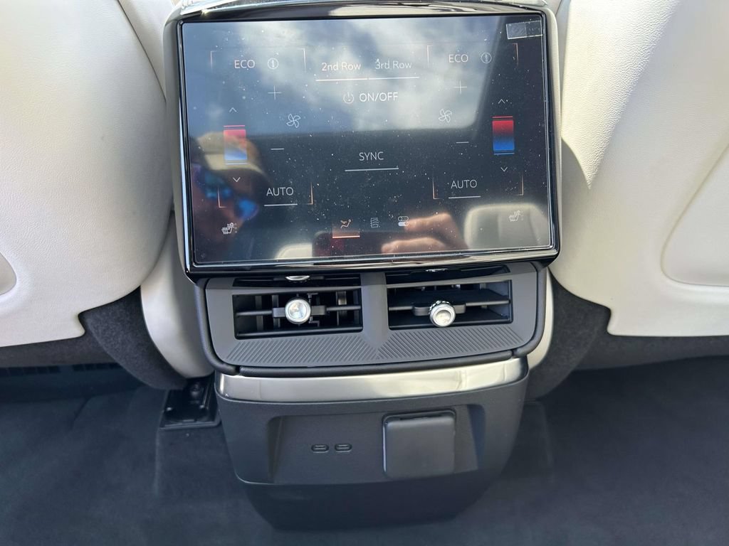 New 2027 Cadillac Vistiq Luxury AWD/4WD image 14