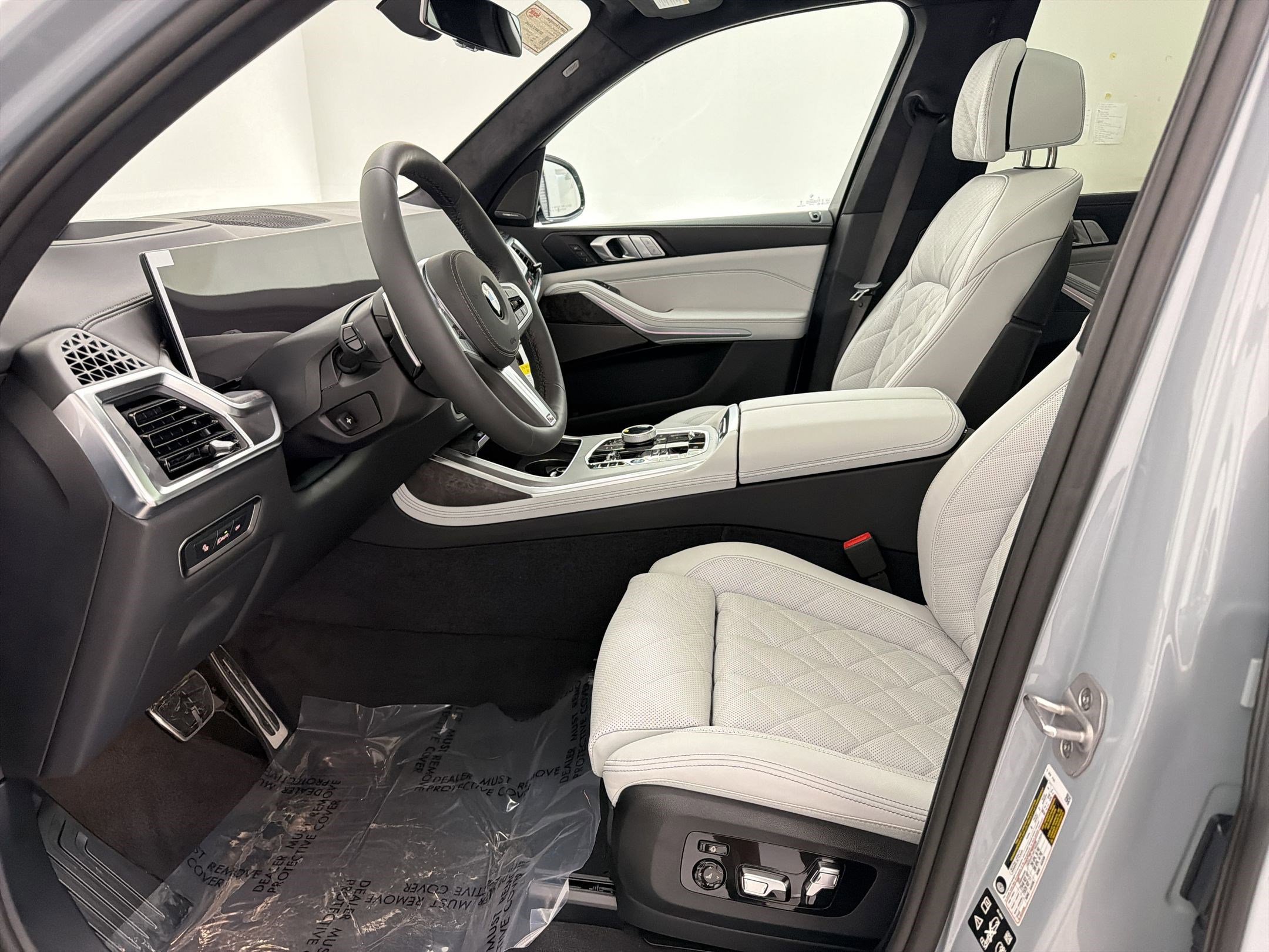 New 2026 BMW X7 xDrive40i w/ M Sport Package AWD/4WD image 5