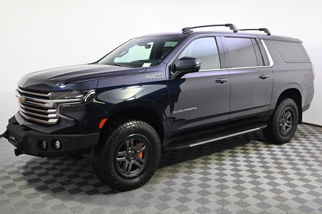 Used 2023 Chevrolet Suburban High Country image 2
