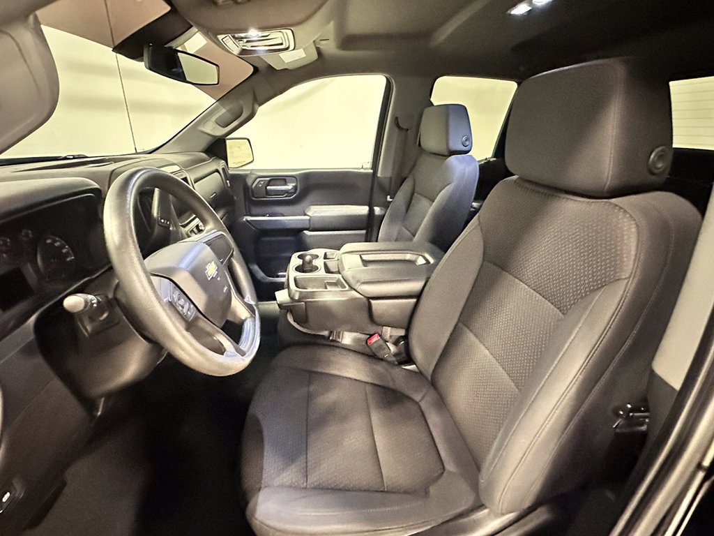 Used 2020 Chevrolet Silverado 1500 Custom w/ Custom Value Package AWD/4WD image 3