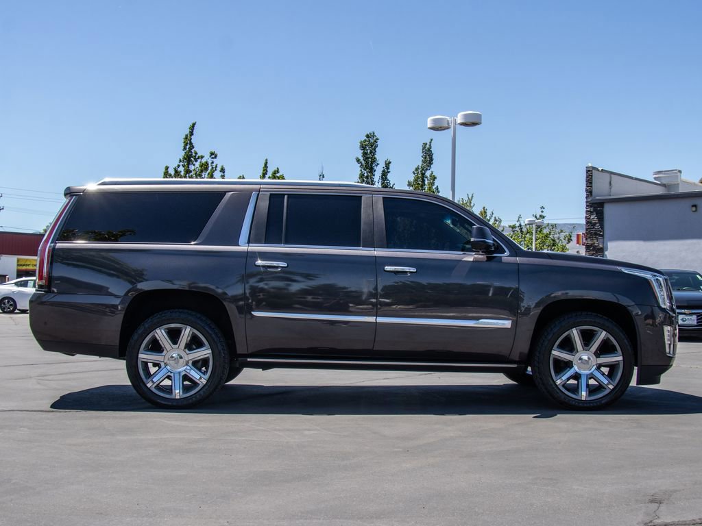 Used 2017 Cadillac Escalade ESV Premium Luxury AWD/4WD image 8