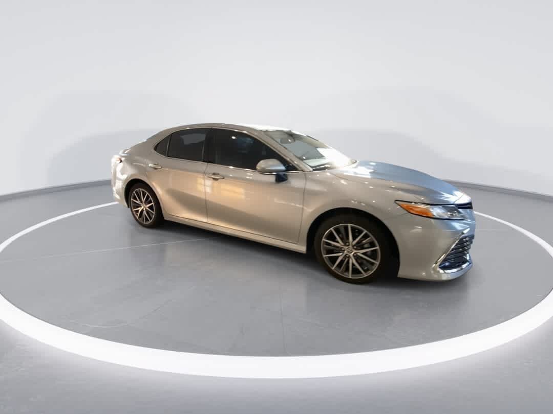 Used 2024 Toyota Camry XLE FWD image 2