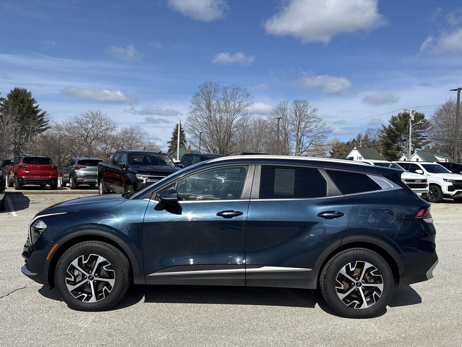 Used 2023 Kia Sportage EX image 3