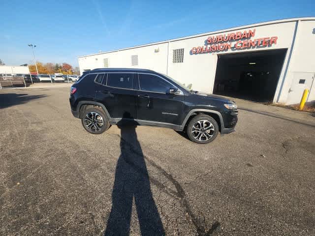 Certified 2022 Jeep Compass Limited w/ Sun and Sound Group AWD/4WD image 11