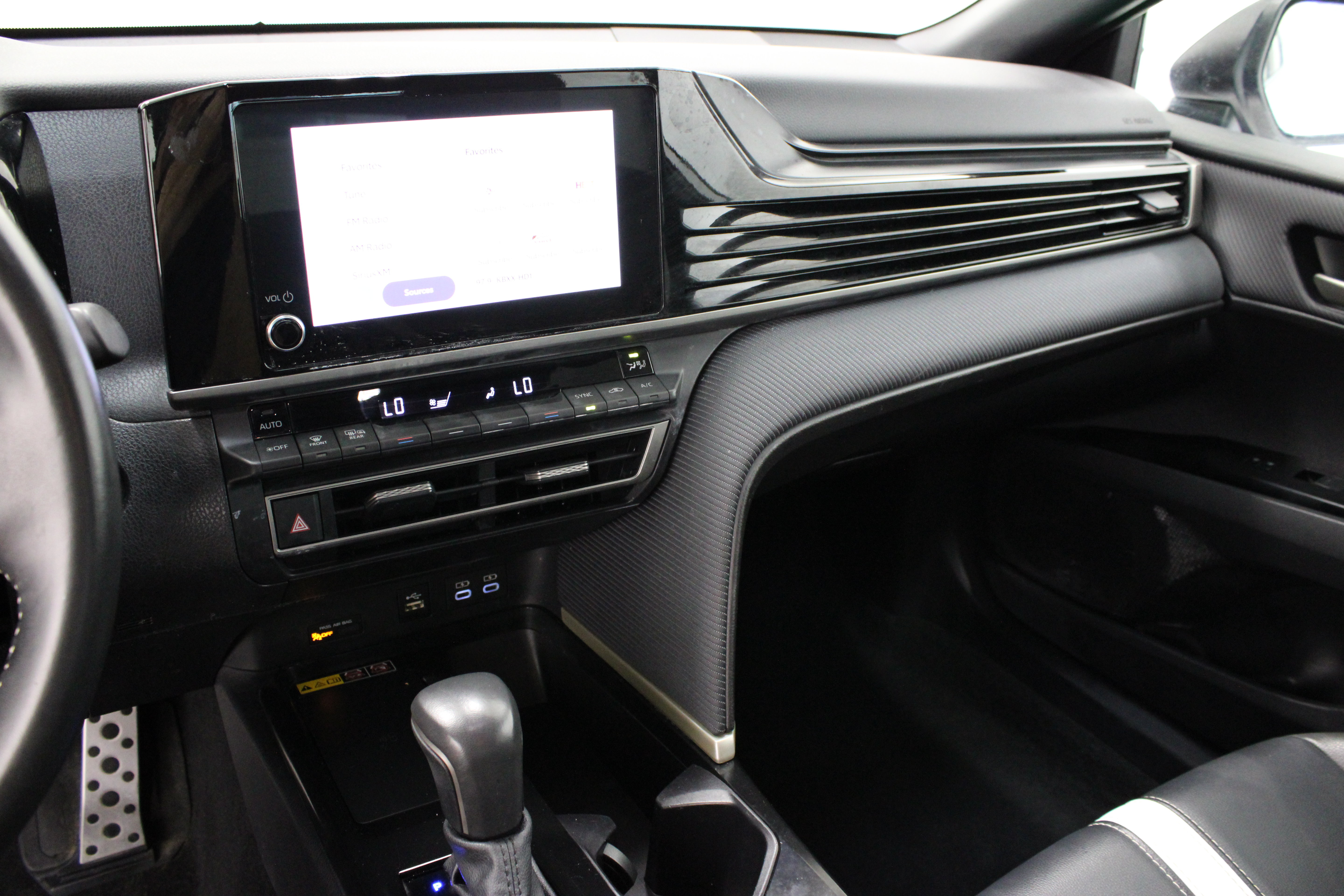 Certified 2025 Toyota Camry SE FWD image 15