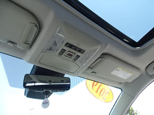 Used 2019 Toyota RAV4 Limited w/ Carpet Mat Package FWD image 35