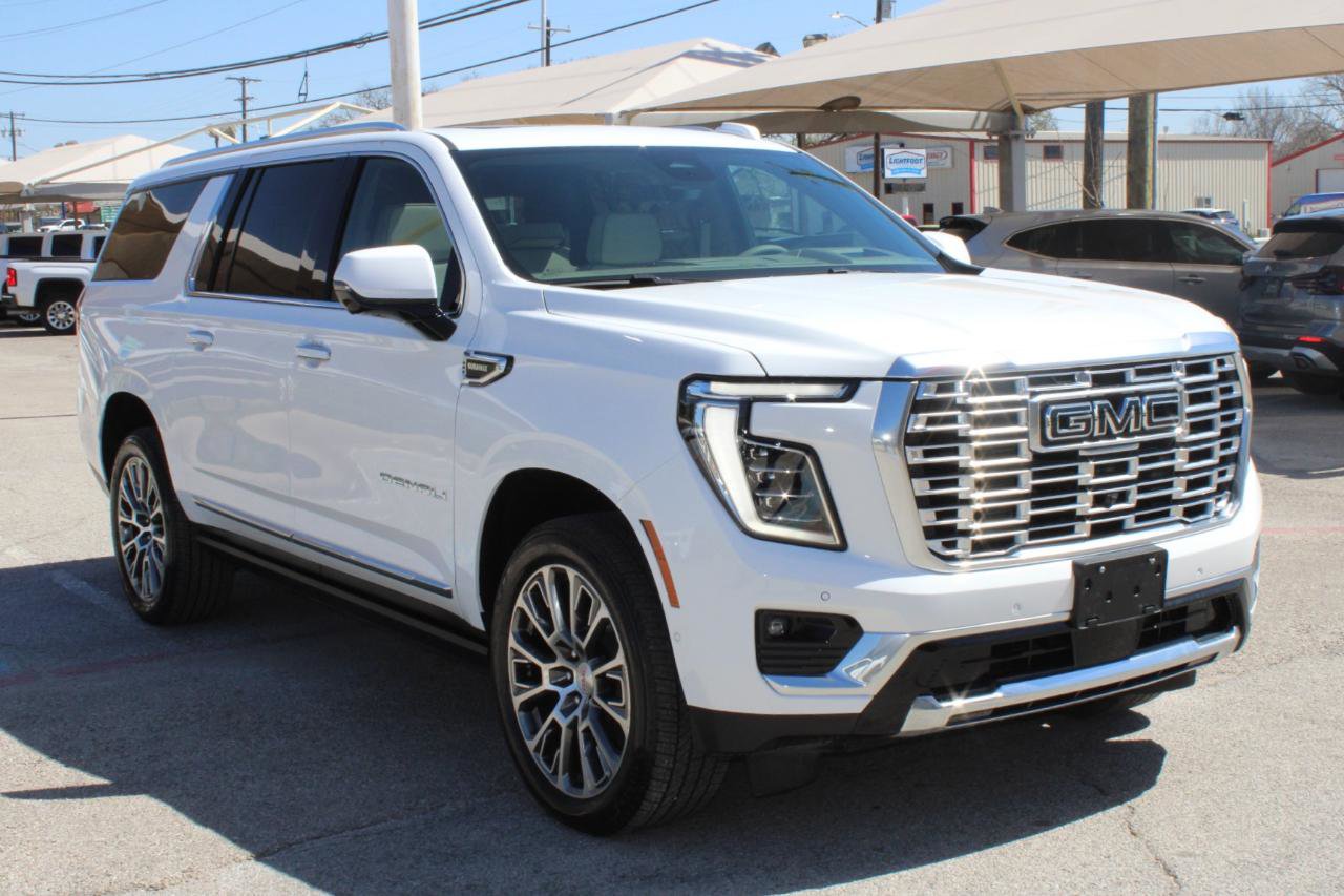Used 2026 GMC Yukon XL Denali w/ Denali Reserve Package image 2