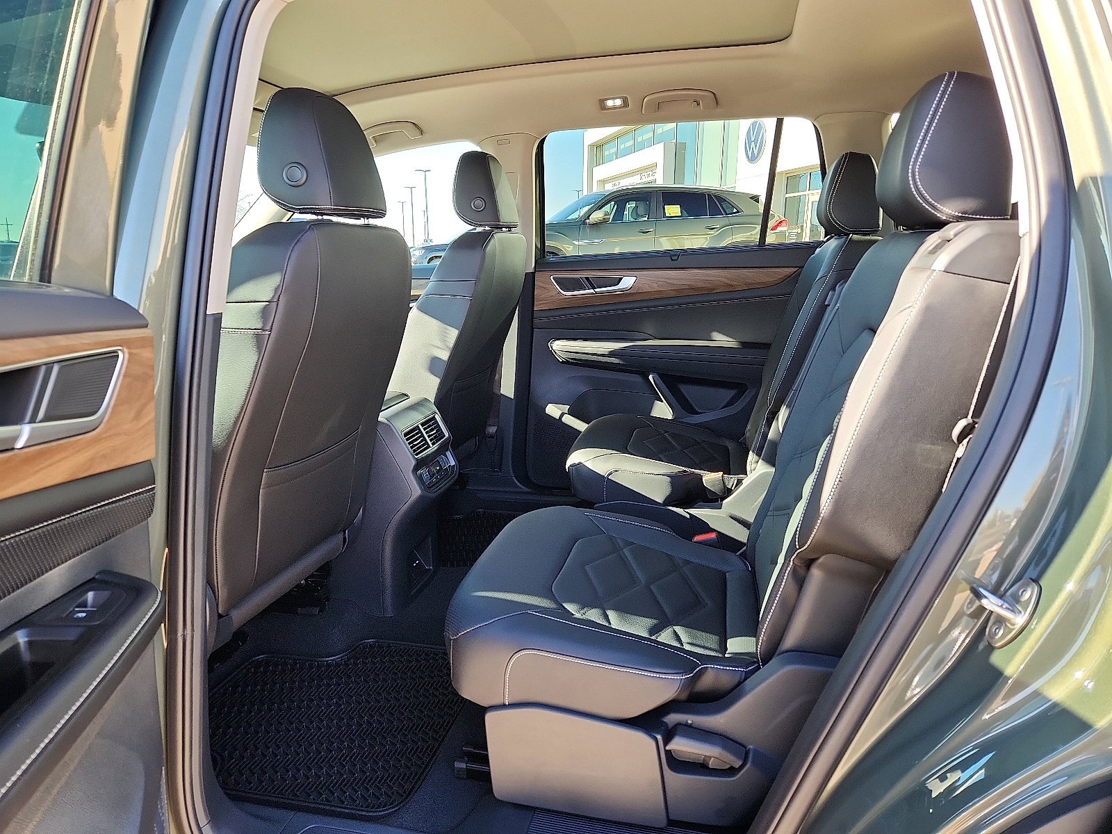 New 2026 Volkswagen Atlas SE image 10