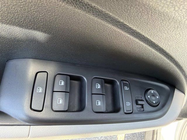 Used 2025 Hyundai Venue SEL FWD image 8