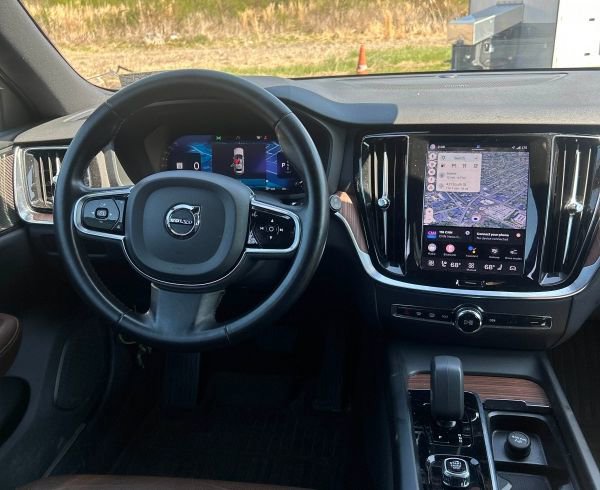 Used 2024 Volvo V60 B5 Cross Country Plus image 5