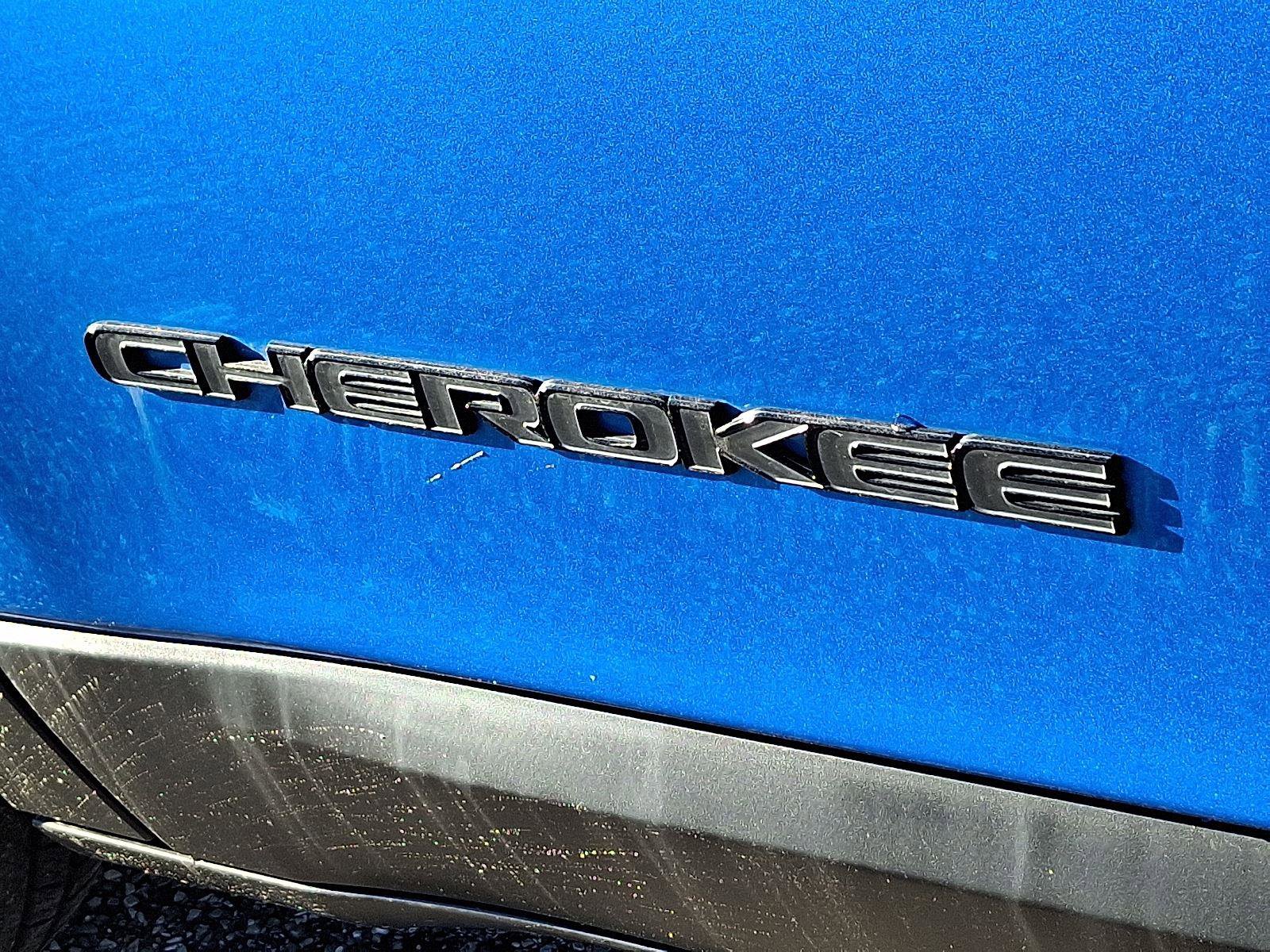 Used 2023 Jeep Cherokee Altitude Lux image 31