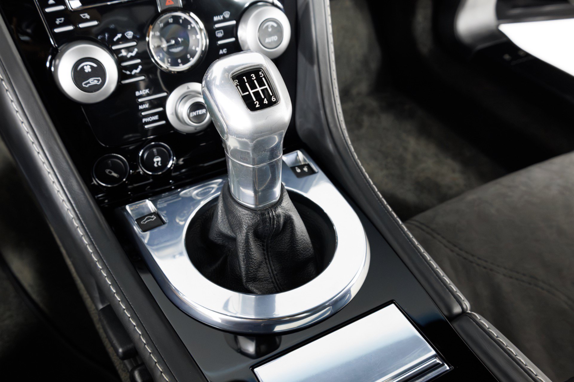 Used 2009 Aston Martin DBS Coupe RWD image 23