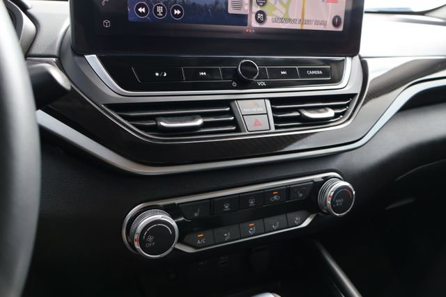 Used 2024 Nissan Altima 2.5 SR w/ SR Premium Package image 18