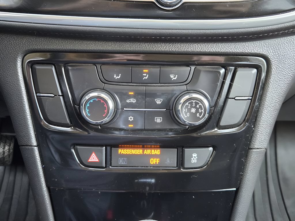 Used 2020 Buick Encore Preferred FWD image 17