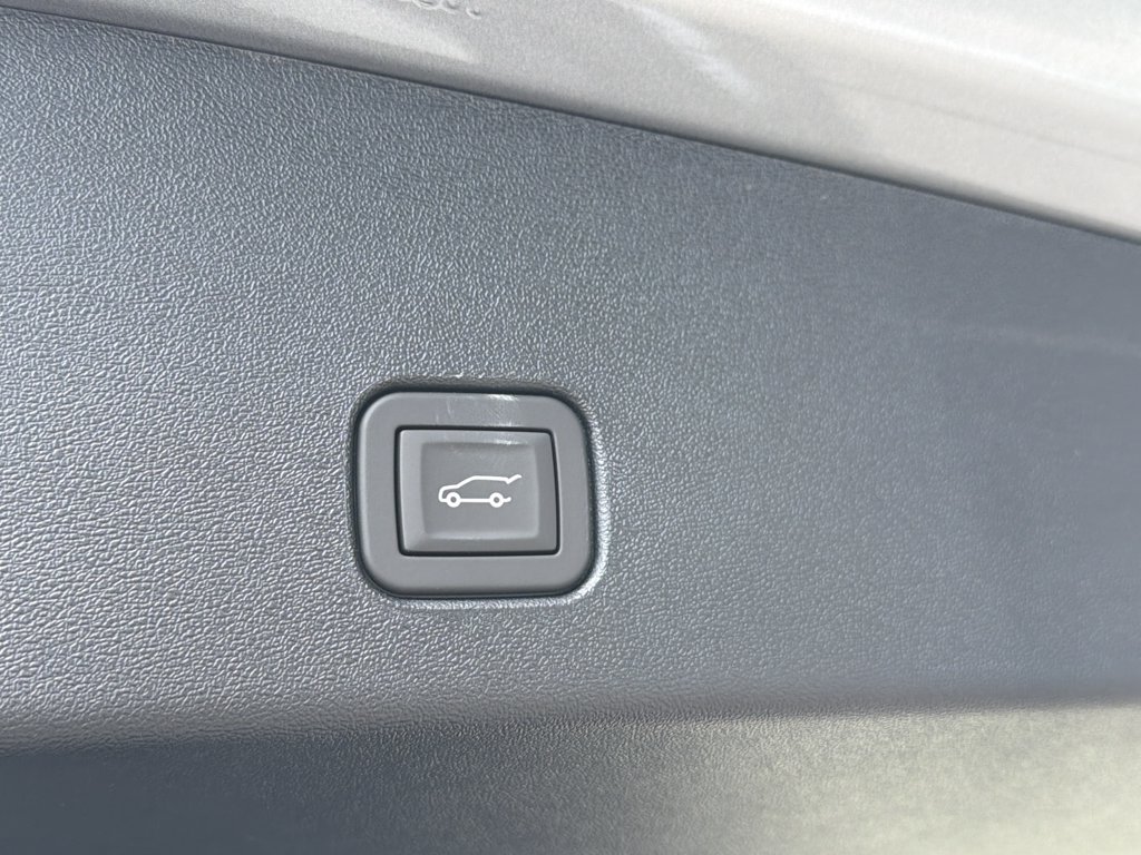 New 2027 Cadillac Optiq Luxury AWD/4WD image 14