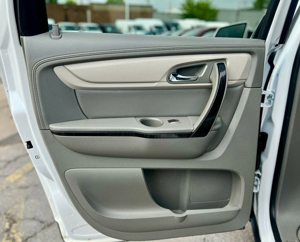 Used 2017 Chevrolet Traverse Premier image 16