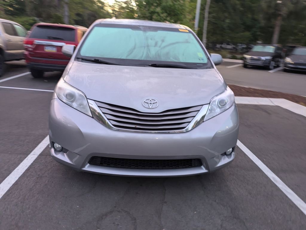 Used 2015 Toyota Sienna XLE Premium FWD image 2