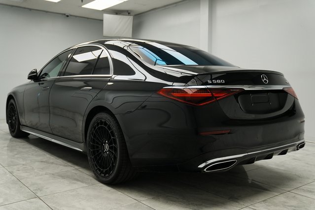 Used 2022 Mercedes-Benz S 580 4MATIC Sedan w/ AMG Line Package image 5