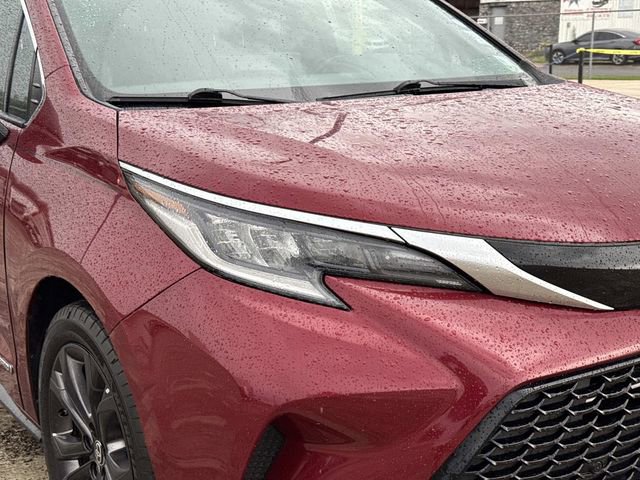 Used 2021 Toyota Sienna XSE w/ XSE Plus Package image 5