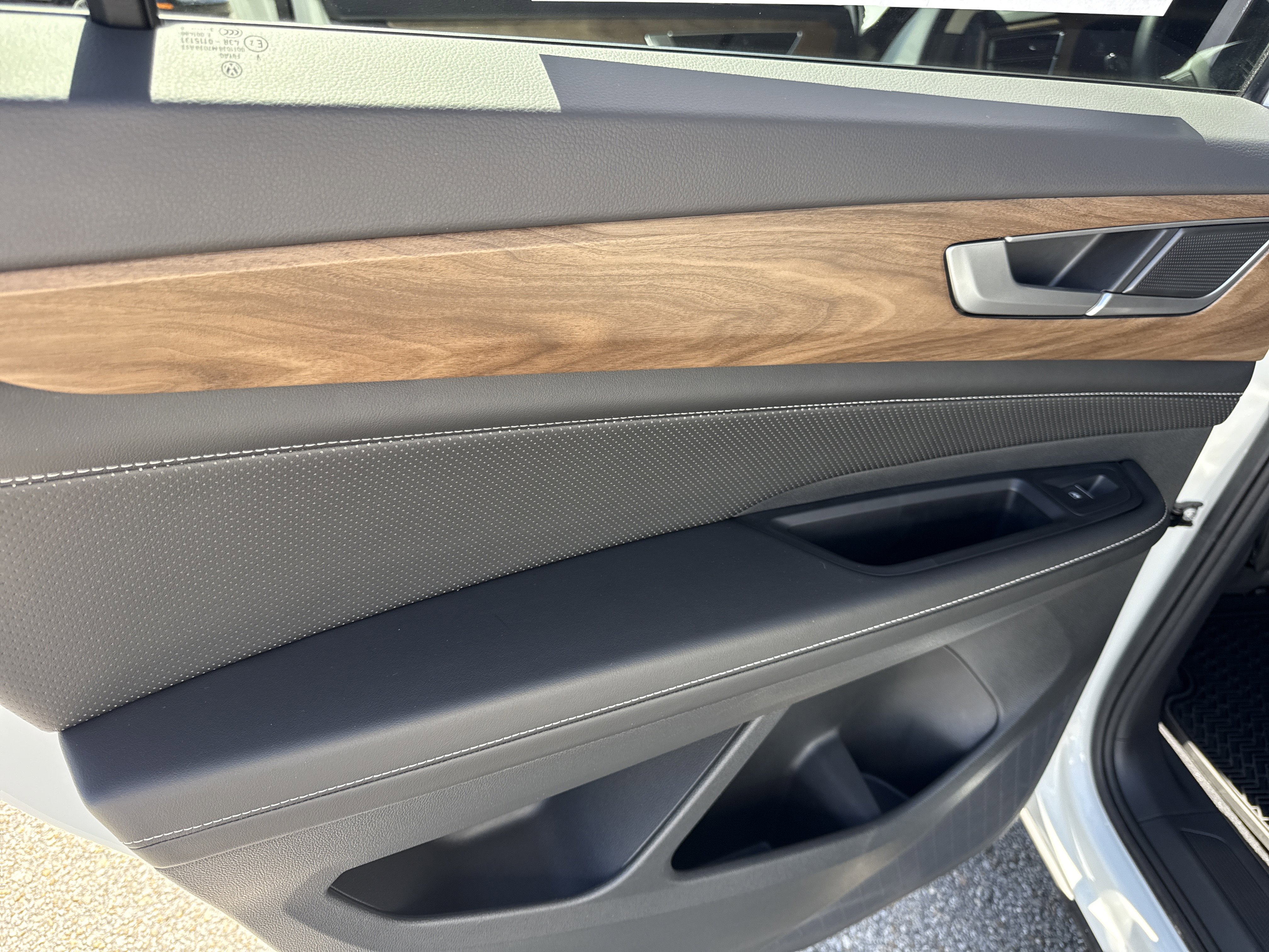 Used 2024 Volkswagen Atlas SE FWD image 11