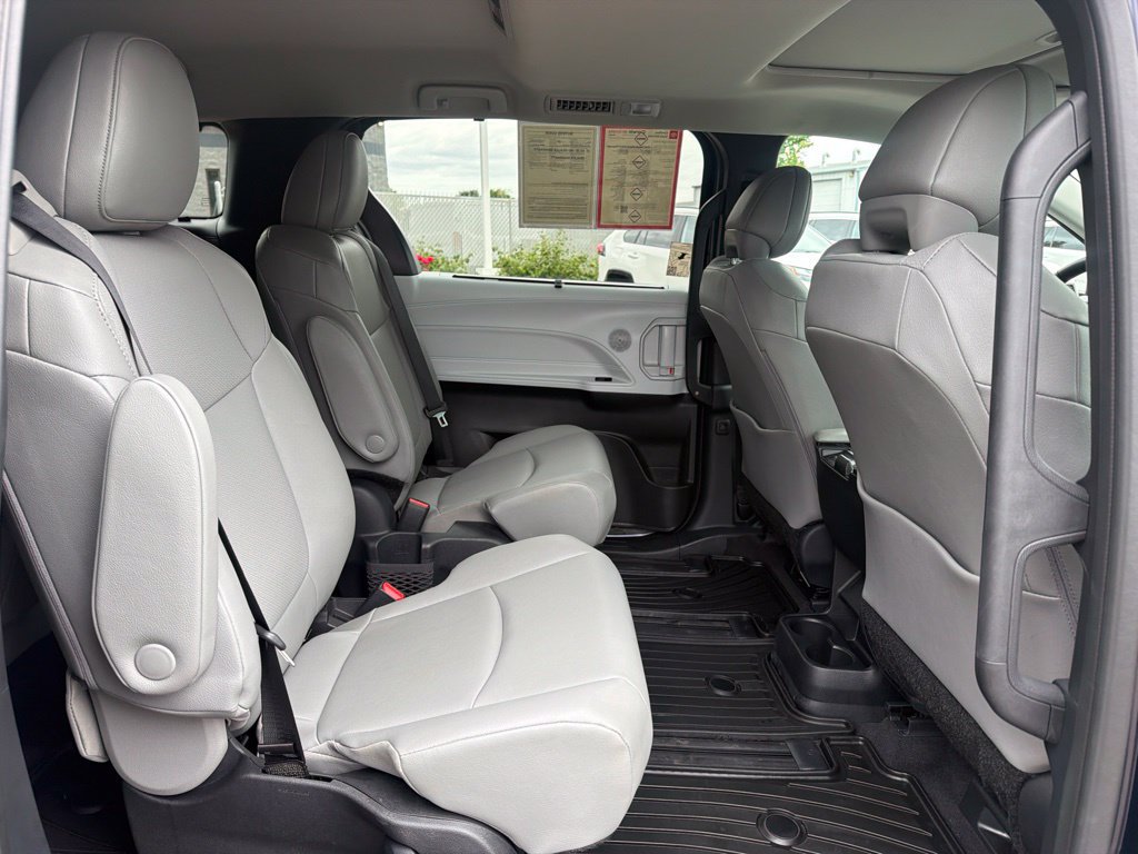 Used 2026 Toyota Sienna XLE AWD/4WD image 14