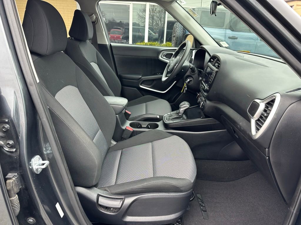 Used 2023 Kia Soul LX w/ LX Technology Package image 14