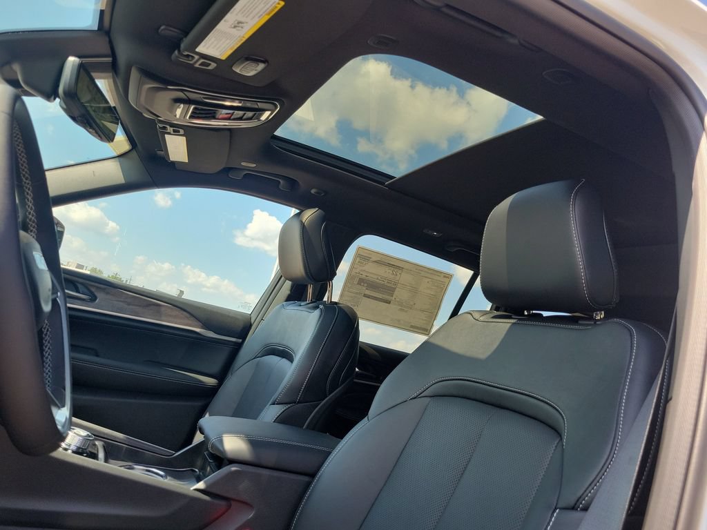New 2027 Jeep Grand Cherokee Limited AWD/4WD image 21
