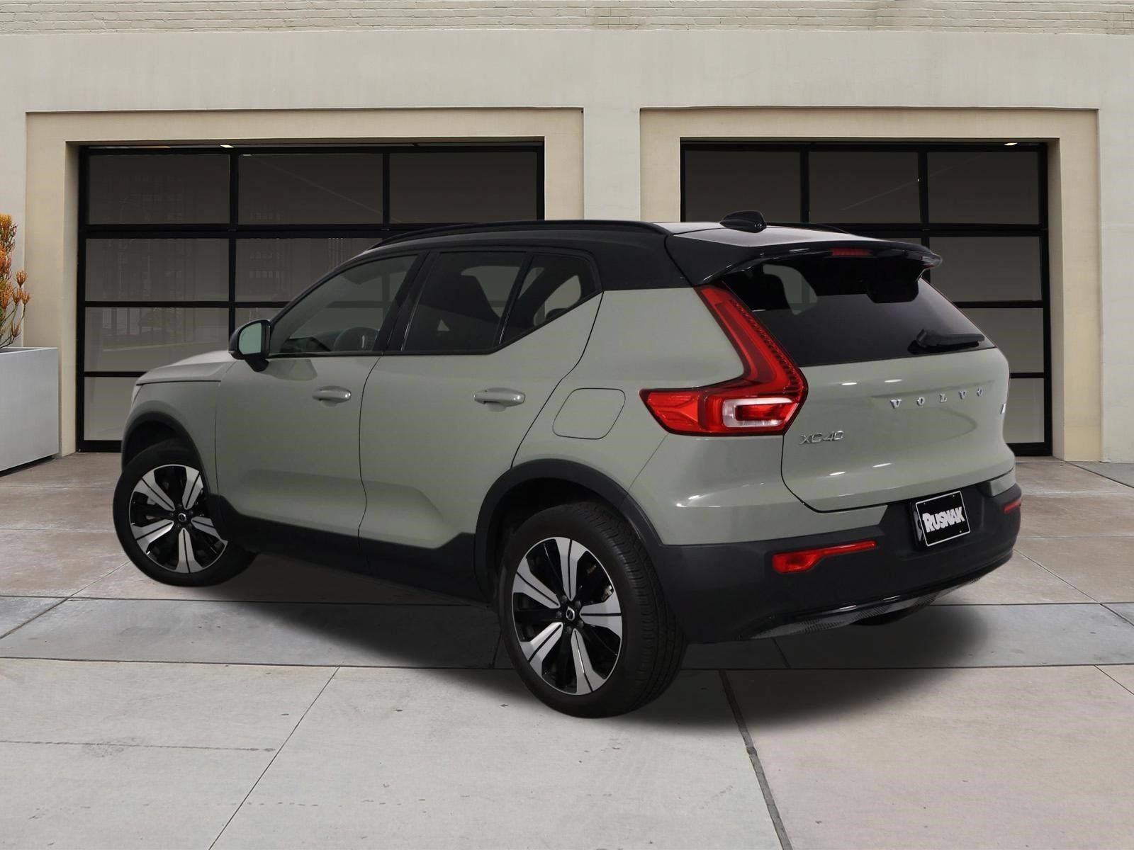 Used 2023 Volvo XC40 Recharge Plus w/ Protection Package Premier AWD/4WD image 2