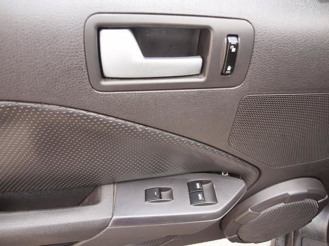 Used 2007 Ford Mustang Convertible RWD image 7