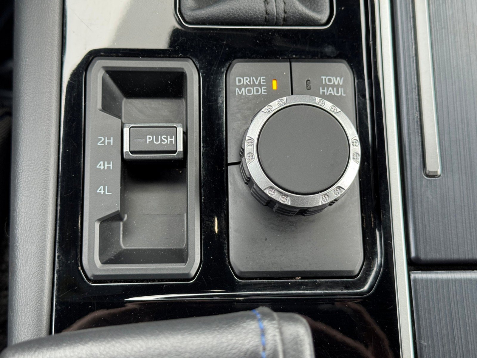 Used 2024 Toyota Tundra Platinum AWD/4WD image 34