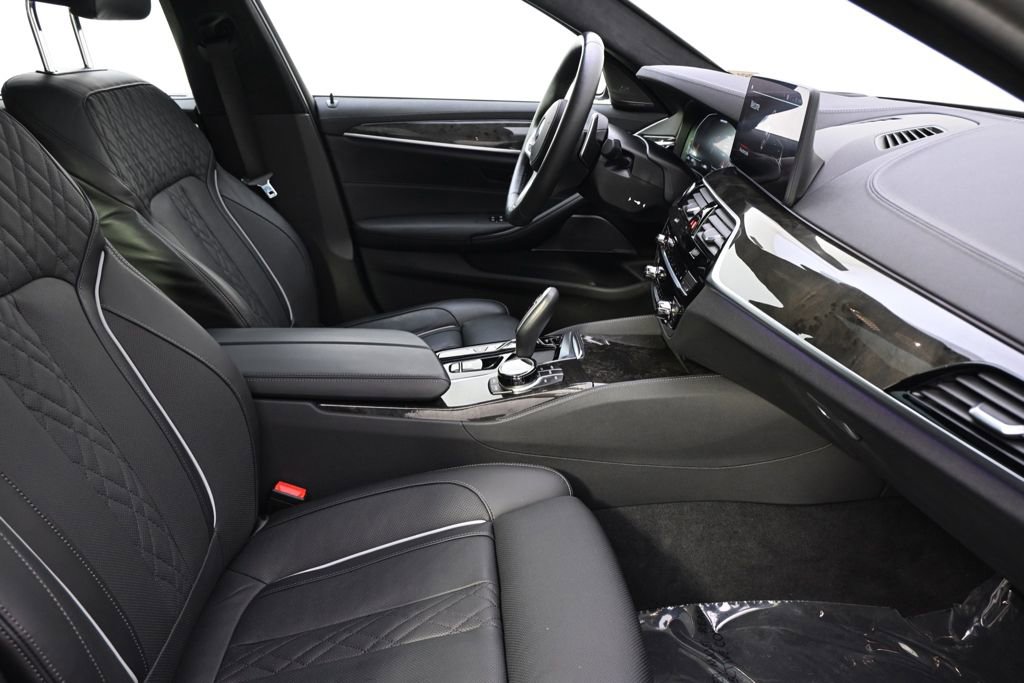 Used 2022 BMW M550i xDrive w/ Dynamic Handling Package image 12