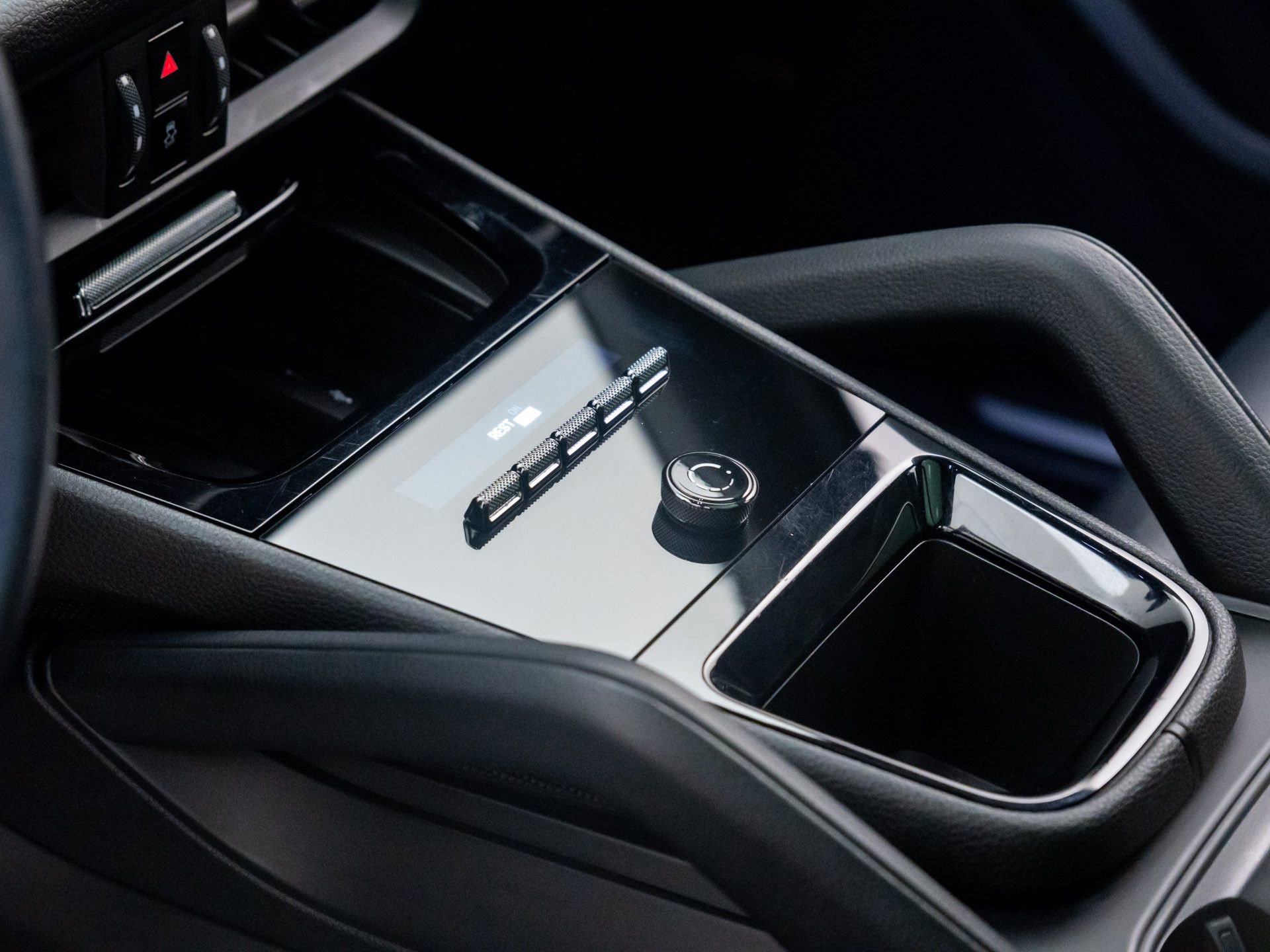 Used 2024 Porsche Cayenne image 13