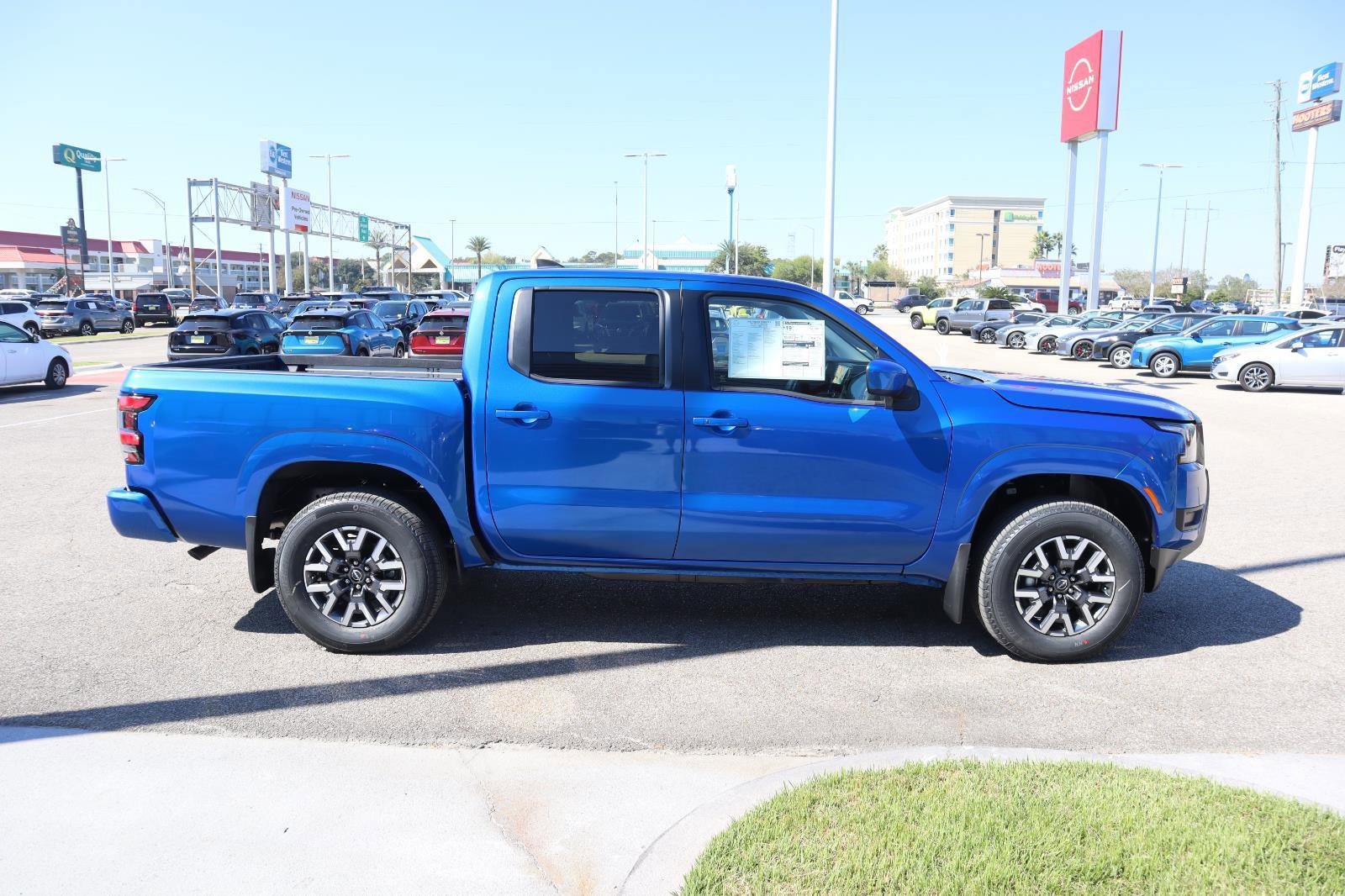 New 2026 Nissan Frontier 4x4 Crew Cab image 14