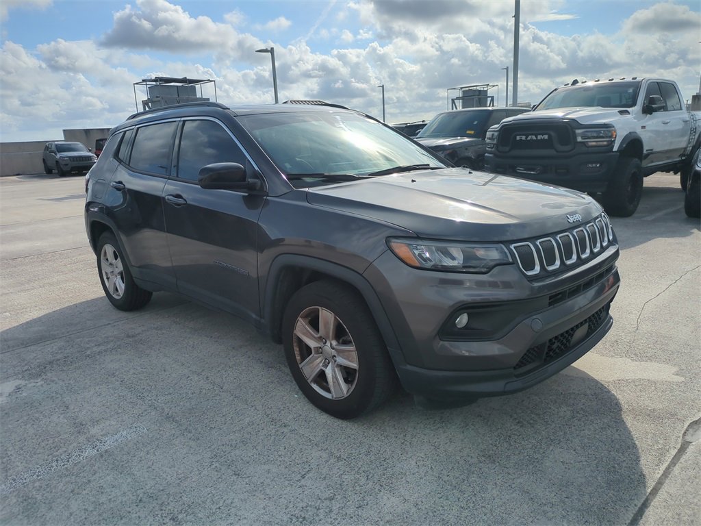 Used 2022 Jeep Compass Latitude w/ Sun and Sound Group image 2