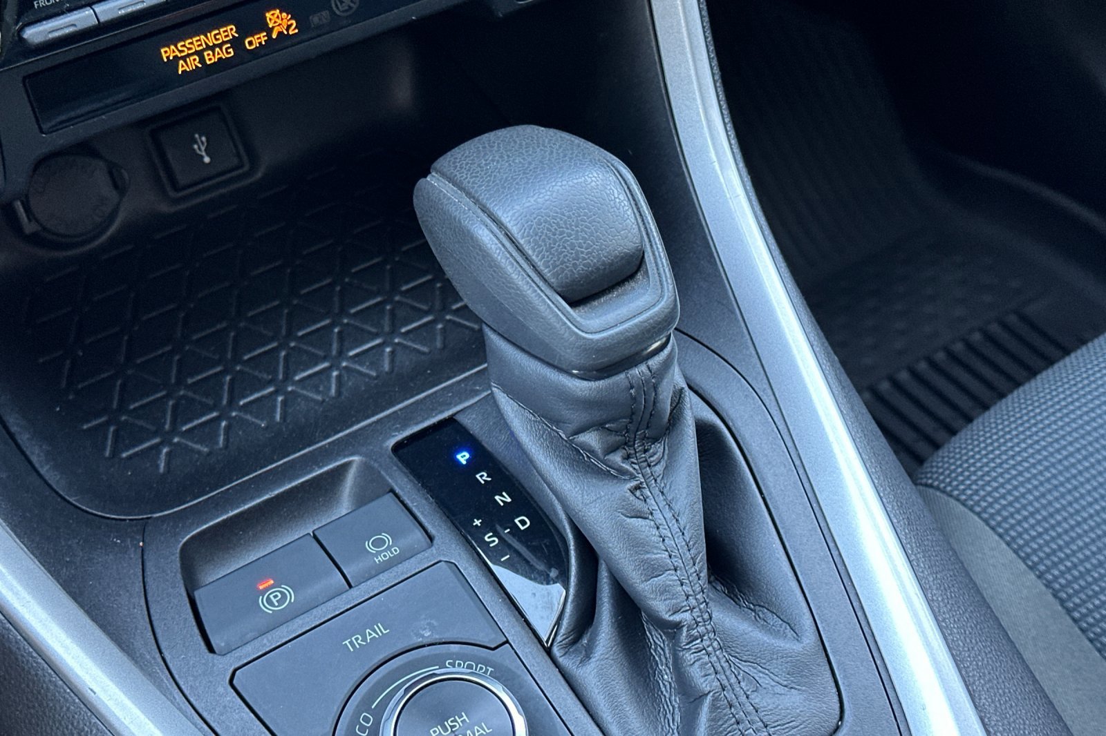 Used 2022 Toyota RAV4 LE image 21