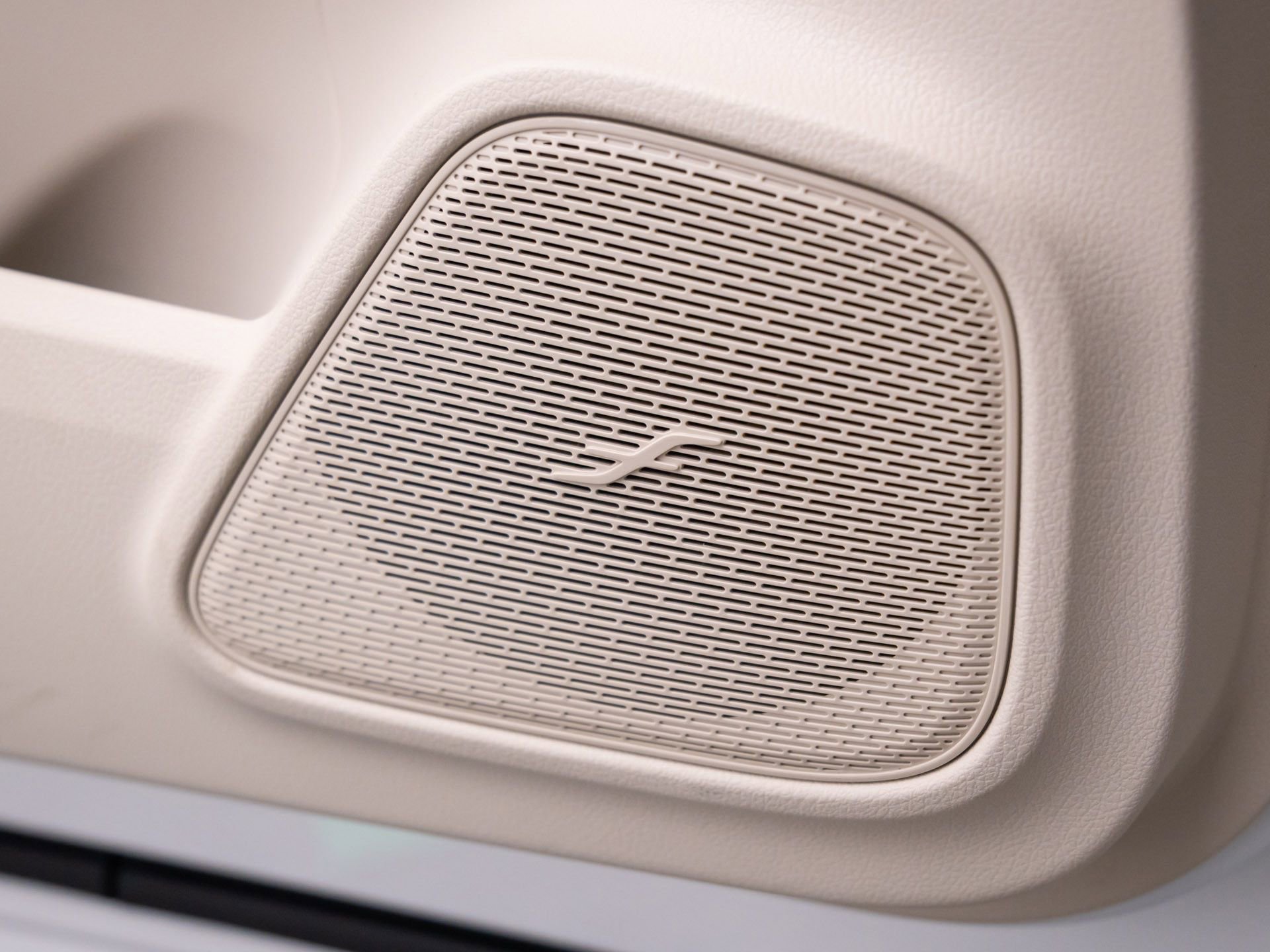 Used 2023 Mercedes-Benz EQB 300 4MATIC w/ Exclusive Package image 20