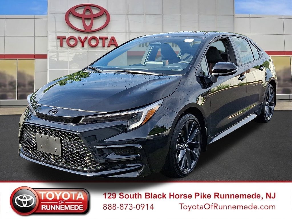 Certified 2025 Toyota Corolla SE w/ Convenience Package FWD image 3