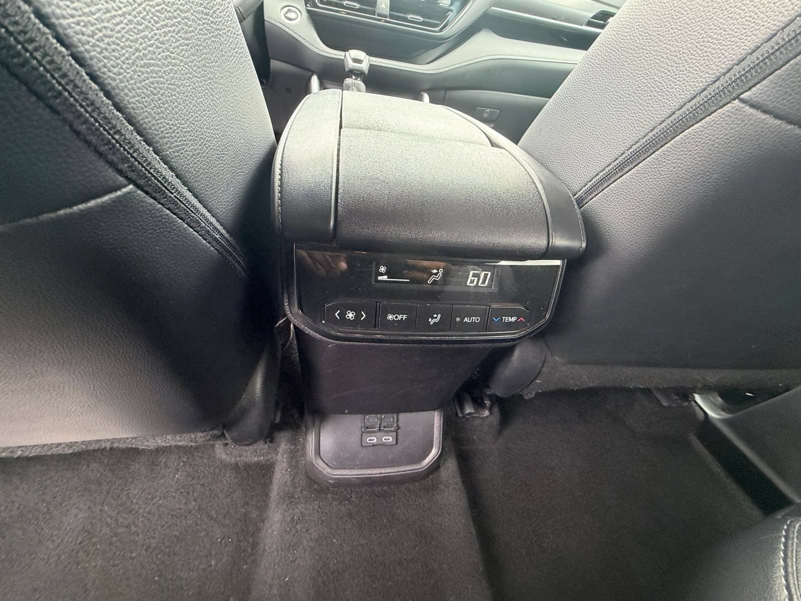Used 2025 Toyota Highlander XSE AWD/4WD image 27