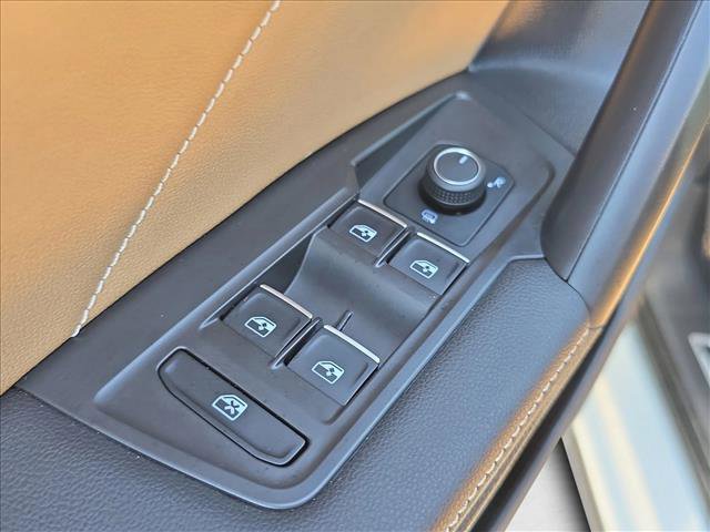 Used 2024 Volkswagen Tiguan SE R-Line FWD image 8