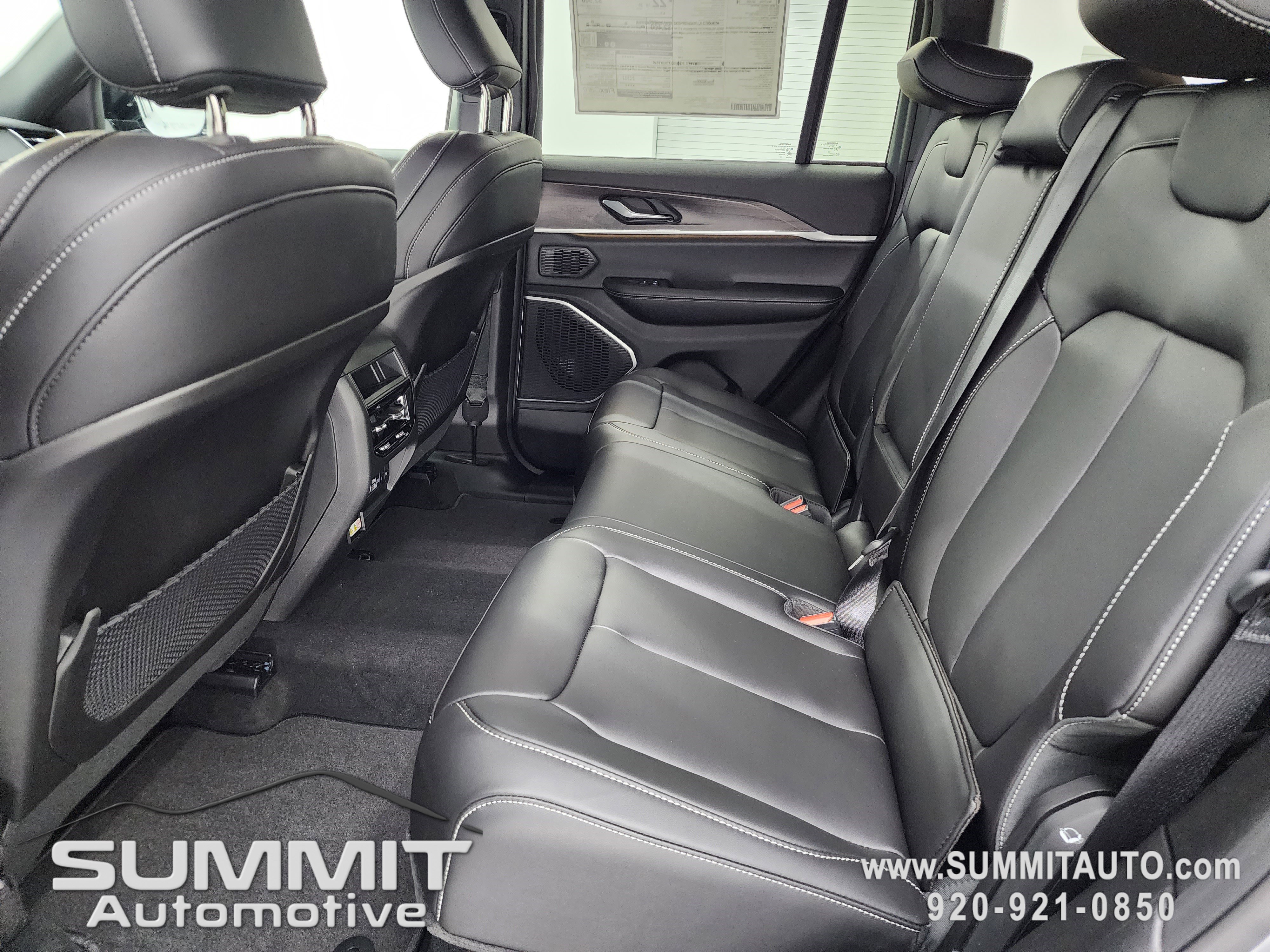 New 2025 Jeep Grand Cherokee Limited w/ Black Appearance Package image 9