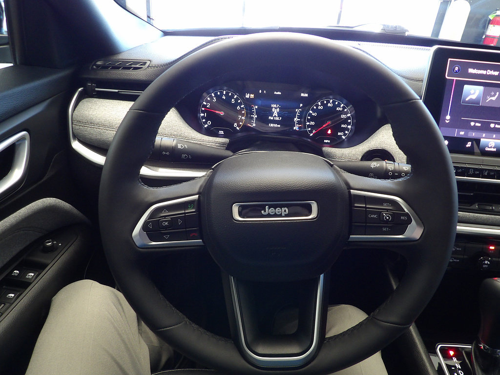 Used 2023 Jeep Compass Latitude w/ Sun and Sound Group AWD/4WD image 29