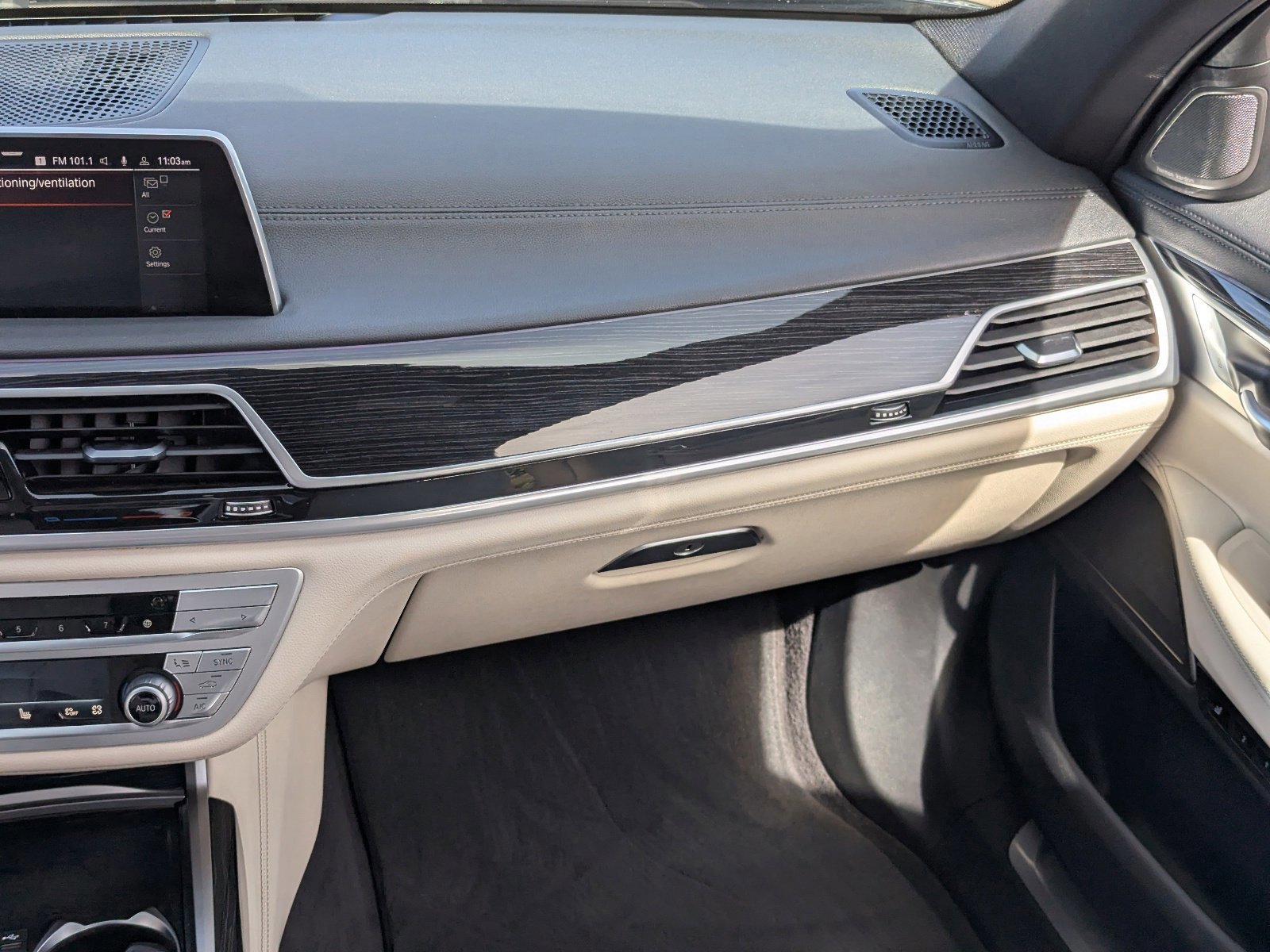 Used 2021 BMW 740i w/ M Sport Package image 18