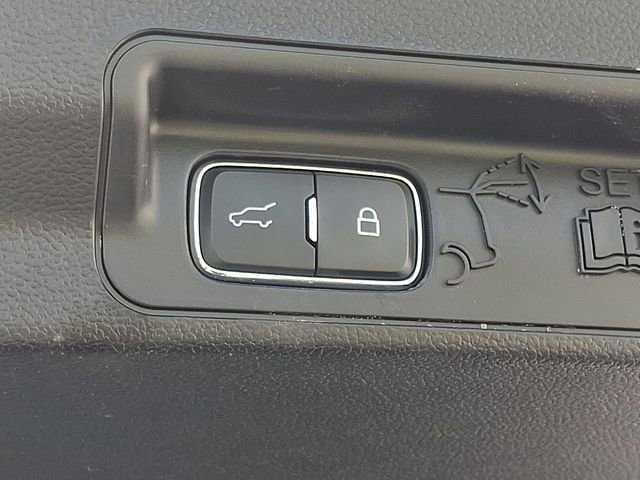 Used 2023 Ford Explorer Limited AWD/4WD image 31