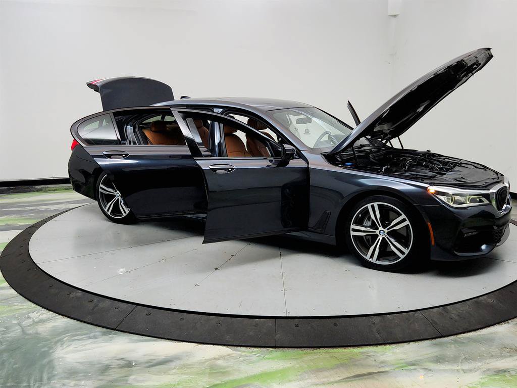 Used 2018 BMW 750i RWD image 10