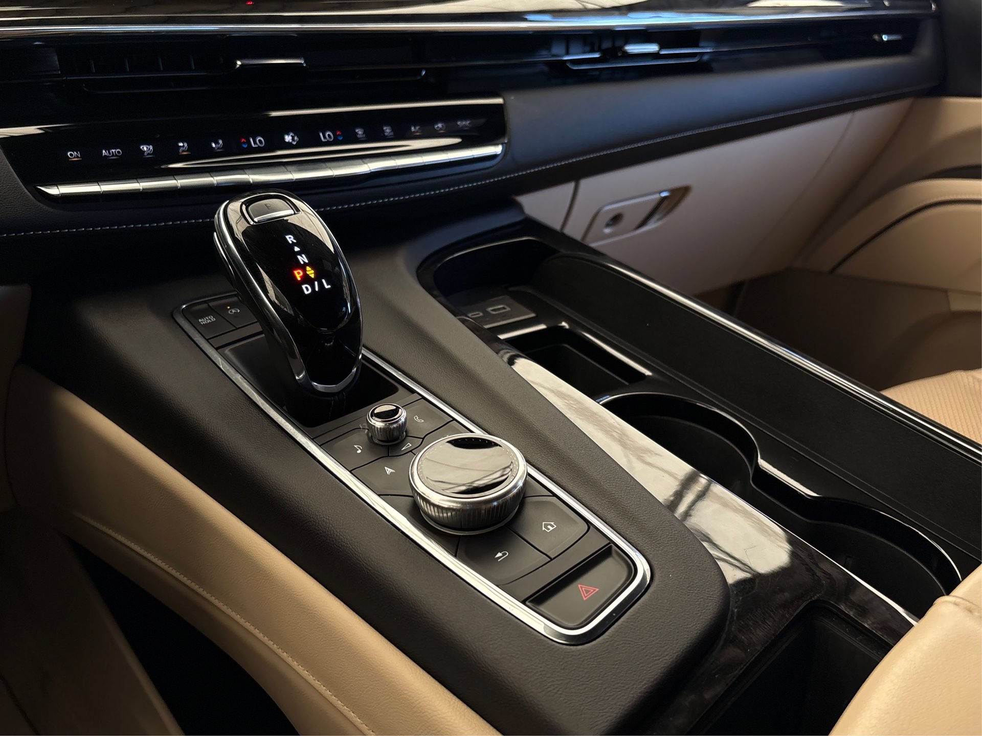 Certified 2024 Cadillac Escalade Premium Luxury AWD/4WD image 30